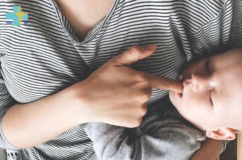 rối loạn tiêu hóa làn bé sơ sinh bú kém