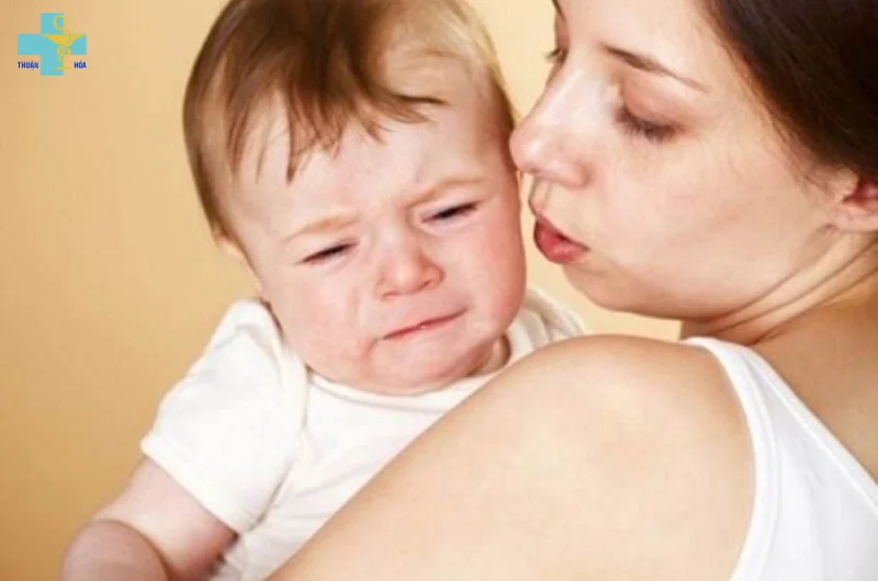 Trẻ sơ sinh đi ngoài phân sống