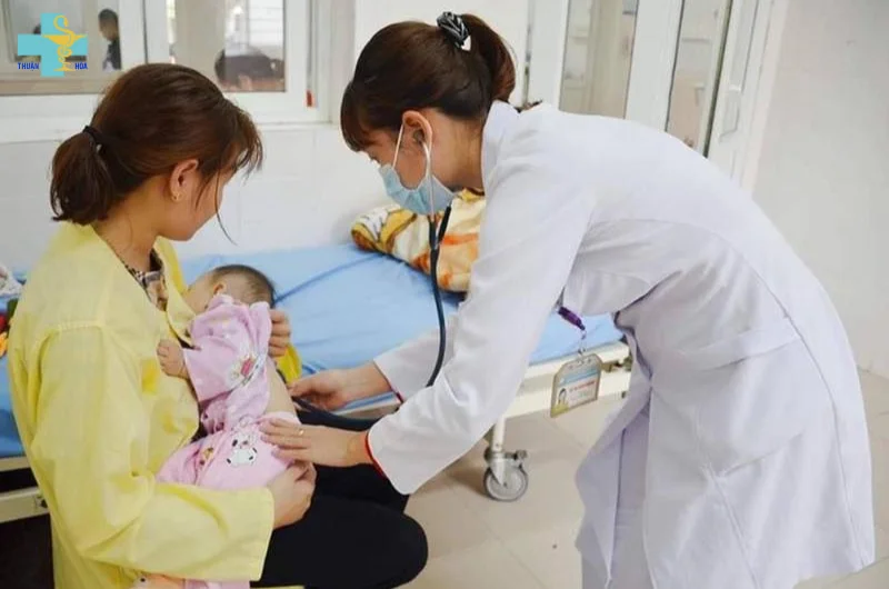 Trẻ sơ sinh đi ngoài phân sống